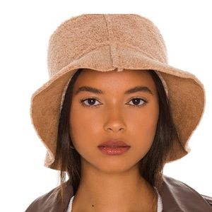 NWT Hat Attack Reversible Faux Shearling Bucket Hat in Natural One Size